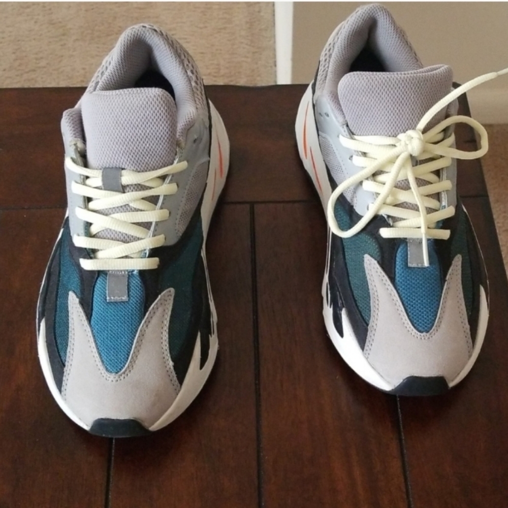 I/a yeezy 700